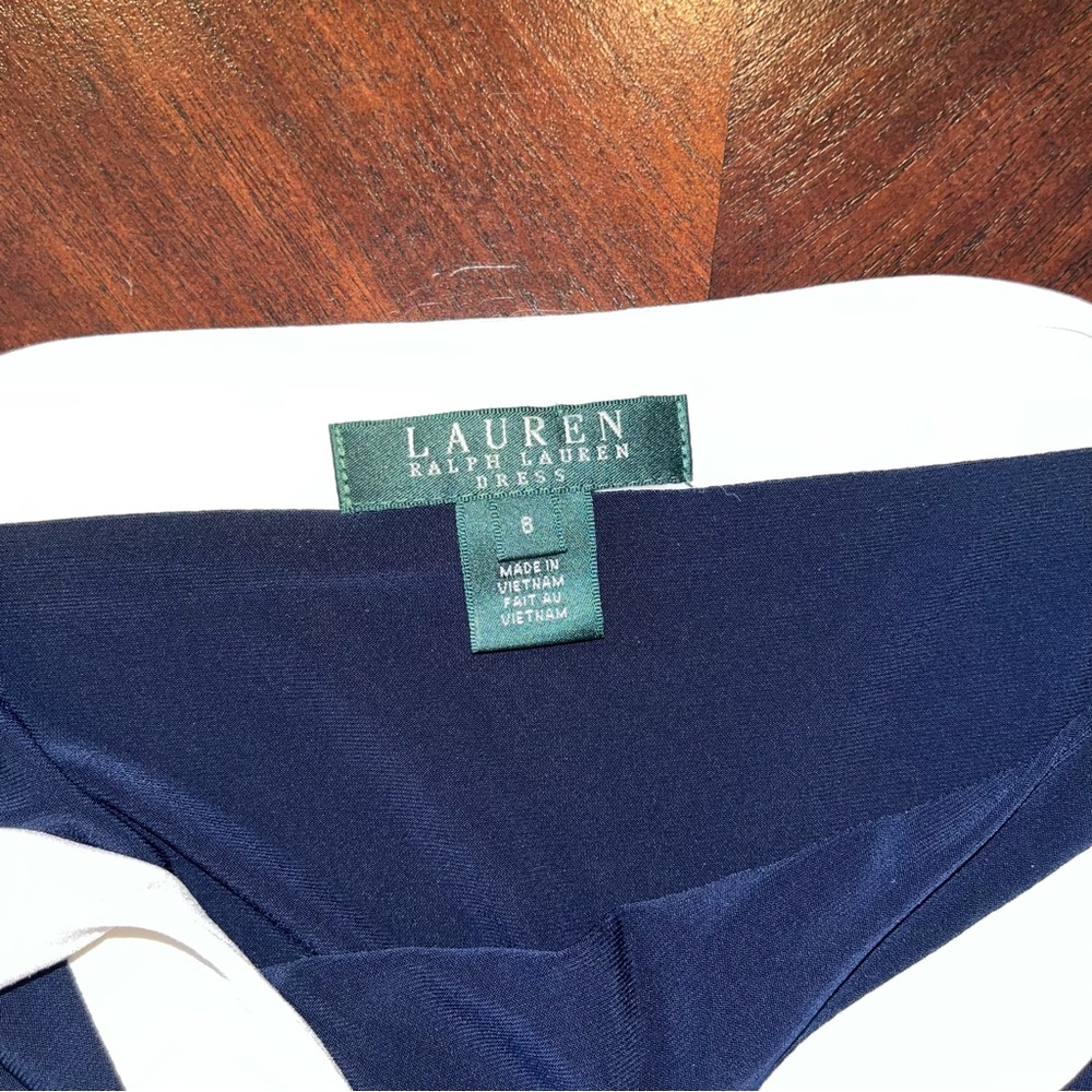 NWT Lauren Ralph Lauren Sz 8
Navy White Sheath Dress Ruched Waist Color Block - Picture 7 of 11
